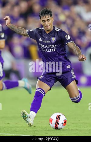 Orlando, Floride, États-Unis. 7 septembre 2022: Orlando City Forward FACUNDO TORRES (17) conduit le ballon pendant la coupe ouverte américaine de chasse Lamar 2022 Orlando City vs Sacramento FC match de football au stade Exploria à Orlando, FL sur 7 septembre 2022. (Credit image: © Cory Knowlton/ZUMA Press Wire) Credit: ZUMA Press, Inc./Alamy Live News Banque D'Images