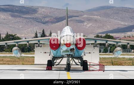 KONYA, TURKIYE - 30 JUIN 2022: L'Armée de l'air azerbaïdjanaise Sukhoi su-25 Frogfoot (25508101029) exposé à l'aéroport de Konya pendant l'Armée de l'air Anatolie Banque D'Images