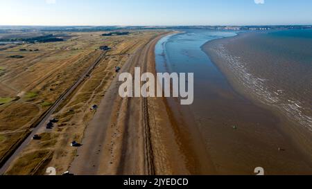 Vue aérienne de Sandwich Bay et du Royal St George's Golf Linx, en direction de Pegwell Bay et de l'embouchure de la rivière Stour, Kent Banque D'Images