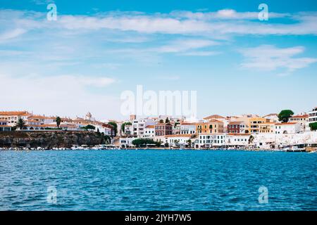 Port de pêche de cales Fons dans la ville d'es Castell, Minorque, Espagne Banque D'Images