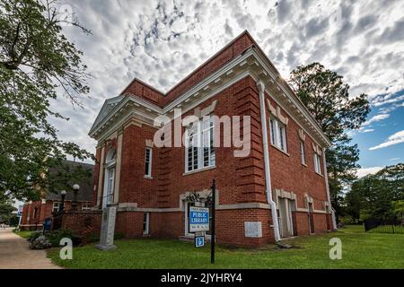 Union Springs, Alabama, États-Unis - 6 septembre 2022 : cette bibliothèque Carnegie construite en 1911 dans le design artistique classique Revival-Beaux est l'une des rares Carnegie Balance Banque D'Images