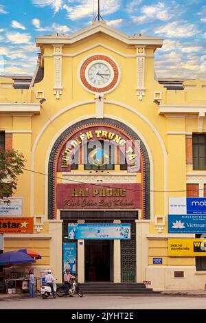 Hai Phong, bureau de poste de la ville de l'époque coloniale, Vietnam Banque D'Images