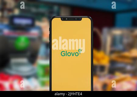 New York, Etats-Unis - 1 septembre 2022 : application Glovo sur l'écran du téléphone, Editorial Banque D'Images