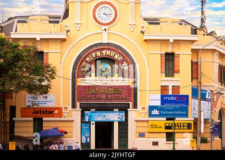 Hai Phong, bureau de poste de la ville de l'époque coloniale, Vietnam Banque D'Images