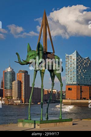 L'œuvre d'art « Stice Elephant » au Stage-Theatre de l'Elbe en face de l'Elbphilharmonie, Allemagne, Hambourg Banque D'Images