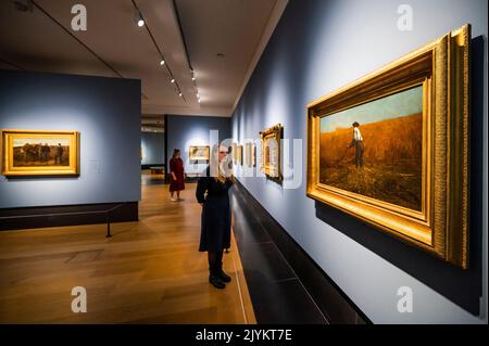 Londres, Royaume-Uni. 8th septembre 2022. L'ancien combattant dans un nouveau champ, 1865, et d'autres œuvres - Aperçu de Winslow Homer: Force de la nature à la Galerie nationale. Il était l'un des peintres américains les plus célèbres de la fin de 19th et du début de 20th siècles. Cette exposition, qui exhira environ 50 peintures et aquarelles provenant de collections publiques et privées, s'étendant sur plus de 40 ans. Il est co-organisé avec le Metropolitan Museum of Art de New York et se déroule du 10 septembre 2022 au 8 janvier 2023. Il n'y a pas de peinture par Homer dans une collection publique britannique. Crédit : Guy Bell/Alay Live News Banque D'Images