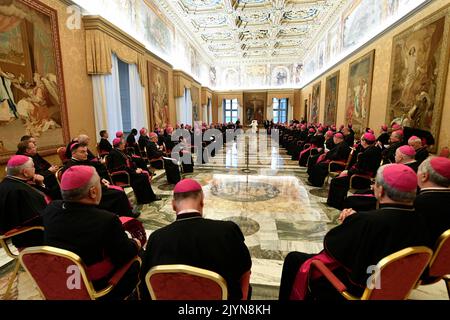 Vatican, Vatican. 08th septembre 2022. Italie, Rome, Vatican, 22/09/08 le Pape François lors d'une rencontre avec des représentants pontificales au Vatican. Photographie par les médias du Vatican/presse catholique photo. LIMITÉ À L'USAGE ÉDITORIAL - PAS DE MARKETING - PAS DE CAMPAGNES PUBLICITAIRES crédit: Agence de photo indépendante/Alamy Live News Banque D'Images