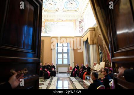 Vatican, Vatican. 08th septembre 2022. Italie, Rome, Vatican, 22/09/08 le Pape François lors d'une rencontre avec des représentants pontificales au Vatican. Photographie par les médias du Vatican/presse catholique photo. LIMITÉ À L'USAGE ÉDITORIAL - PAS DE MARKETING - PAS DE CAMPAGNES PUBLICITAIRES crédit: Agence de photo indépendante/Alamy Live News Banque D'Images