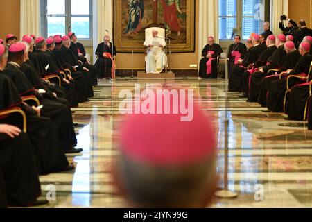 Vatican, Vatican. 08th septembre 2022. Italie, Rome, Vatican, 22/09/08 le Pape François lors d'une rencontre avec des représentants pontificales au Vatican. Photographie par les médias du Vatican/presse catholique photo. LIMITÉ À L'USAGE ÉDITORIAL - PAS DE MARKETING - PAS DE CAMPAGNES PUBLICITAIRES crédit: Agence de photo indépendante/Alamy Live News Banque D'Images