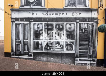 Le Monument Bar, un front virtuel peint sur un bâtiment à Cobh, comté de Cork, Irlande Banque D'Images