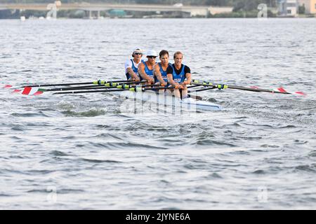 Nicolo Carucci, Luca Chiumento, Andrea Panizza, Giacomo Gentili lors de la retraite nationale italienne d'aviron, Lac Sabaudia, 8 septembre 2022 (photo d'AllShotLive/Sipa USA) crédit: SIPA USA/Alamy Live News Banque D'Images