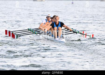 Nicolo Carucci, Luca Chiumento, Andrea Panizza, Giacomo Gentili lors de la retraite nationale italienne d'aviron, Lac Sabaudia, 8 septembre 2022 (photo d'AllShotLive/Sipa USA) crédit: SIPA USA/Alamy Live News Banque D'Images