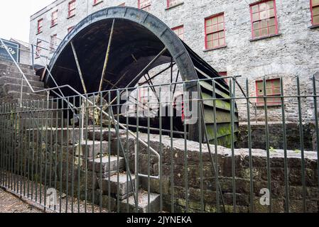 Roue d'eau à voir lors de l'expérience Jameson, une visite de l'ancienne distillerie de whisky Midleton dans le comté de Cork, en Irlande Banque D'Images