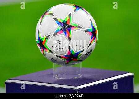 Milan, Italie. 07th septembre 2022. Le ballon de match officiel Adidas est prêt pour le match de l'UEFA Champions League entre l'Inter et le Bayern Munich au Giuseppe Meazza à Milan. (Crédit photo : Gonzales photo/Alamy Live News Banque D'Images