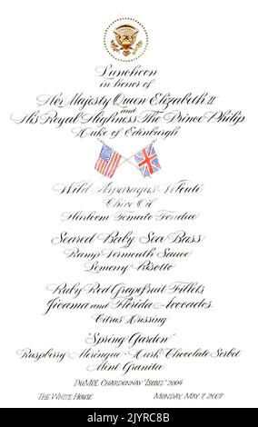 Washington, DC - 7 mai 2007 -- Menu du déjeuner offert par le président des États-Unis George W. Bush et la première dame Laura Bush en l'honneur de sa Majesté la reine Elizabeth II et de son Altesse Royale le prince Philip, duc d'Édimbourg de Grande-Bretagne à la Maison Blanche à Washington, DC, lundi, 7 mai 2007. Crédit : Ron Sachs/CNP Banque D'Images