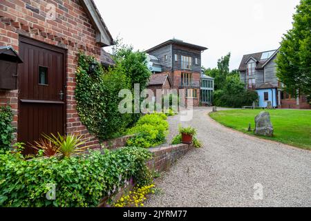 ECO maisons dans le château de Wintles Bishop's Shropshire Angleterre. Banque D'Images