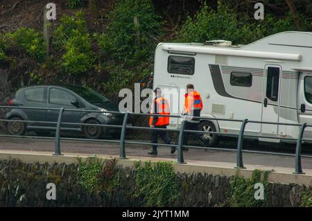 Jeudi 8 septembre 2022, Glengarriff West Cork Ireland; Une recherche a été lancée après qu'un homme ait été signalé comme manquant à Glengarriff. Gardaí, membres de la Défense civile de West Cork, Bantry Community Lifeboat et Castletownbere RNLI Lifeboat ont lancé une recherche sur terre et en mer après que des préoccupations ont été soulevées pour le bien-être de l'homme. Gardaí n'a pas publié le nom de l'homme mais a dit qu'il s'inquiète de l'homme après qu'il a disparu mardi, mais qu'il aurait été repéré dans le village de Glengarriff mercredi soir. Credit ; ED/Alay Live News Banque D'Images