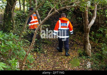 Jeudi 8 septembre 2022, Glengarriff West Cork Ireland; Une recherche a été lancée après qu'un homme ait été signalé comme manquant à Glengarriff. Gardaí, membres de la Défense civile de West Cork, Bantry Community Lifeboat et Castletownbere RNLI Lifeboat ont lancé une recherche sur terre et en mer après que des préoccupations ont été soulevées pour le bien-être de l'homme. Gardaí n'a pas publié le nom de l'homme mais a dit qu'il s'inquiète de l'homme après qu'il a disparu mardi, mais qu'il aurait été repéré dans le village de Glengarriff mercredi soir. Credit ; ED/Alay Live News Banque D'Images