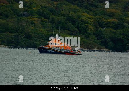 Jeudi 8 septembre 2022, Glengarriff West Cork Ireland; Une recherche a été lancée après qu'un homme ait été signalé comme manquant à Glengarriff. Gardaí, membres de la Défense civile de West Cork, Bantry Community Lifeboat et Castletownbere RNLI Lifeboat ont lancé une recherche sur terre et en mer après que des préoccupations ont été soulevées pour le bien-être de l'homme. Gardaí n'a pas publié le nom de l'homme mais a dit qu'il s'inquiète de l'homme après qu'il a disparu mardi, mais qu'il aurait été repéré dans le village de Glengarriff mercredi soir. Credit ; ED/Alay Live News Banque D'Images