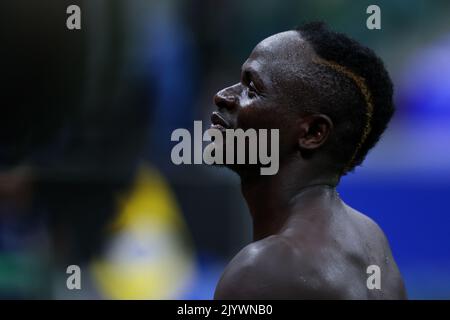 Milan, Italie. 07th septembre 2022. Le Sadio Mane du FC Bayern Munchen célèbre la victoire à la fin du match lors de l'UEFA Champions League 2022/23 Group Stage - match de football du Groupe C entre le FC Internazionale et le FC Bayern Munchen au stade Giuseppe Meazza, à Milan. Note finale Internazionale 0 - 2 Bayern Munchen crédit: SOPA Images Limited/Alay Live News Banque D'Images