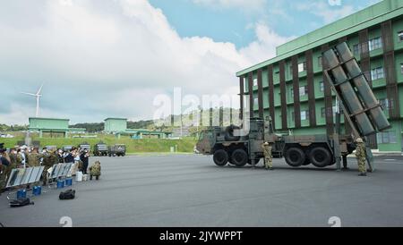 Amami, Japon. 08th septembre 2022. Des membres de la Force d'autodéfense terrestre du Japon font une démonstration du missile sol-navire de type 12 au camp Amami, dans l'île d'Amami Oshima, préfecture de Kagoshima, au Japon, jeudi, 8 septembre 2022. Photo par Keizo Mori/UPI crédit: UPI/Alay Live News Banque D'Images