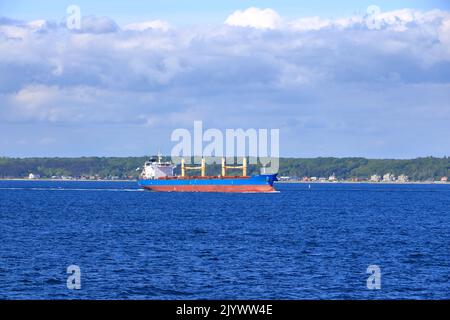 23 mai 2022 - Helsingor, Danemark: Navires passant le détroit d'Oresund entre Helsingborg en Suède et Helsingor, Danemark Banque D'Images