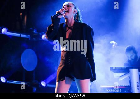 Vérone, Italie. 7th septembre 2022. Le chanteur italien Annalisa Scarrone alias Annalisa lors de ses concerts au Teatro Romano à Vérone pour sa tournée Club Nuda10 Banque D'Images