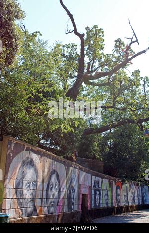 Monuments célèbres, Opatija, célèbre vieux parc public Angiolina, le mur avec des peintures murales de personnes célèbres, la côte Adriatique, la baie de Kvarner, Croatie Banque D'Images