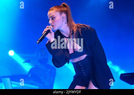 Vérone, Italie. 7th septembre 2022. Le chanteur italien Annalisa Scarrone alias Annalisa lors de ses concerts au Teatro Romano à Vérone pour sa tournée Club Nuda10 Banque D'Images