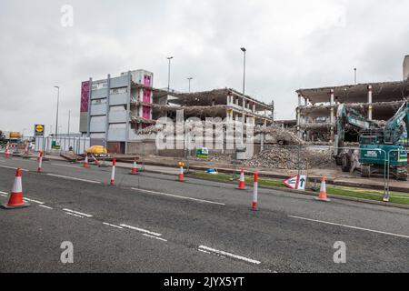 Stockton on Tees, Royaume-Uni. 8th septembre 2022. Les travaux de démolition ont commencé sur le Centre Castlegate dans le cadre des plans des conseils d'ouvrir la High Street au bord de la rivière. David Dixon/Alamy Banque D'Images