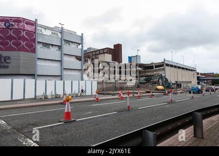 Stockton on Tees, Royaume-Uni. 8th septembre 2022. Les travaux de démolition ont commencé sur le Centre Castlegate dans le cadre des plans des conseils d'ouvrir la High Street au bord de la rivière. David Dixon/Alamy Banque D'Images