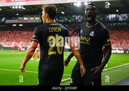 Le sénateur Lynen de l'Union et Victor Boniface de l'Union célèbrent après avoir remporté un match entre le FC Union Berlin et l'équipe belge de football Royale Union Saint-Gilloise, le jeudi 08 septembre 2022 à Berlin, le premier match sur six de la phase de groupe de l'UEFA Europa League. BELGA PHOTO LAURIE DIEFFEMBACQ Banque D'Images