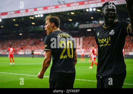 Le sénateur Lynen de l'Union et Victor Boniface de l'Union célèbrent après avoir remporté un match entre le FC Union Berlin et l'équipe belge de football Royale Union Saint-Gilloise, le jeudi 08 septembre 2022 à Berlin, le premier match sur six de la phase de groupe de l'UEFA Europa League. BELGA PHOTO LAURIE DIEFFEMBACQ Banque D'Images