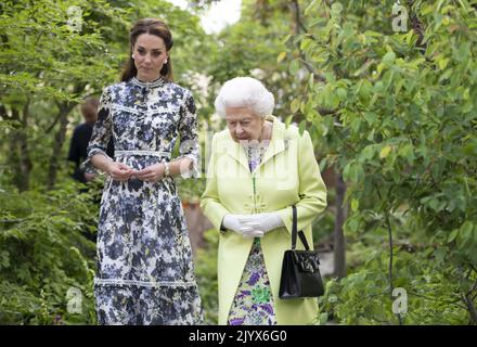 Non exclusif : la reine Elizabeth et William, le duc de Cambridge, sont invités à visiter Catherine, (connue sous le nom de Kate), la duchesse de Cambridge, Banque D'Images