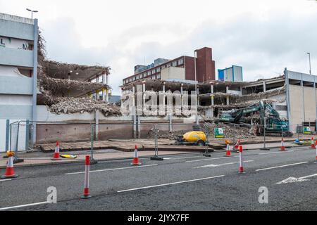 Stockton on Tees, Royaume-Uni. 8th septembre 2022. Les travaux de démolition ont commencé sur le Centre Castlegate dans le cadre des plans des conseils d'ouvrir la High Street au bord de la rivière. David Dixon/Alamy Banque D'Images