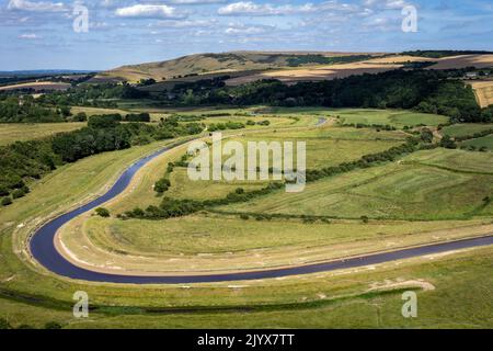 Vue aérienne de la rivière Cuckmere pendant un après-midi d'été, East Sussex, Angleterre Banque D'Images