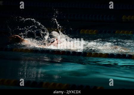 Orlando, Floride, États-Unis. 26th août 2022. Austin Parker, vétéran de la marine, participe à la natation pendant les Jeux du guerrier du DoD de 2022, en août. 26, 2022. Les Jeux Warrior sont composés de plus de 200 militaires blessés, malades et blessés et des athlètes vétérans, participant à 12 épreuves sportives adaptatives en août. 19-28, 2022 au complexe ESPN Wide World of Sports à Orlando, Floride. Crédit: DoD/ZUMA Press Wire Service/ZUMAPRESS.com/Alamy Live News Banque D'Images