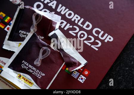 Minas Gerais, Brésil - 07 septembre 2022: Sélection des autocollants et Panini coupe du monde de la FIFA 2022 Qatar Album officiel sous licence d'autocollants Banque D'Images