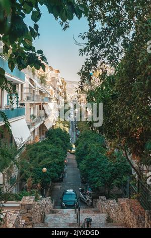 Plaka, un vieux quartier historique d'Athènes, regroupés autour des pentes nord et est de l'Acropole, Banque D'Images