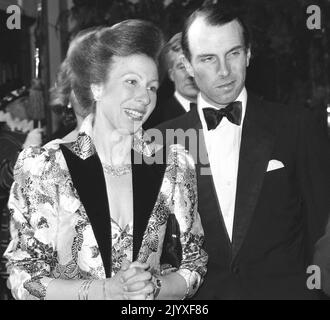 Photo du dossier datée du 21/4/1986 de la princesse Royal et du capitaine Mark Phillips à l'Opéra royal de Londres. Le discours de la Reine Annus horribilis à Guildhall le 24 novembre 1992, marquant 40 ans sur le trône, suivi d'une année qui avait vu le prince et la princesse de Galles en guerre, le duc et la duchesse de York séparés, la princesse Anne divorcée, Le château de Windsor monta en flammes et la publication du livre d'Andrew Morton : « diana: Her True Story ». En décembre, le prince et la princesse de Galles se sont officiellement séparés. Date de publication : jeudi 8 septembre 2022. Banque D'Images