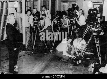 Tom Mooney's second Life - Tom Mooney roses pour le cameramen de cinéma dans le ***** le début de son nouveau combat pour ***** ayant été en prison pendant 19 ans. 07 août 1939. Banque D'Images