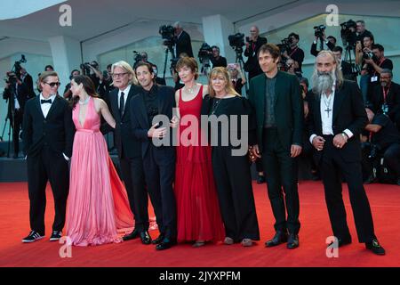 Warren Ellis, Jeremy Kleiner, Dede Gardner, Julianne Nicholson, Adrien Brody, Ana de Armas, Brad Pitt, Andrew Dominik participant à la première de la Blonde lors du Festival International du film de Venise (Mostra) 79th à Venise, Italie sur 08 septembre 2022. Photo d'Aurore Marechal/ABACAPRESS.COM crédit: Abaca Press/Alay Live News Banque D'Images