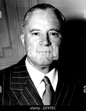 Le groupe de recherche dirigé par l'ambassadeur des États-Unis en Yougoslavie Richard C. Patterson a trouvé l'épave du deuxième avion américain abattu dans les Alpes Juliennes, près de la frontière autrichienne. 15 juillet 1946. Banque D'Images