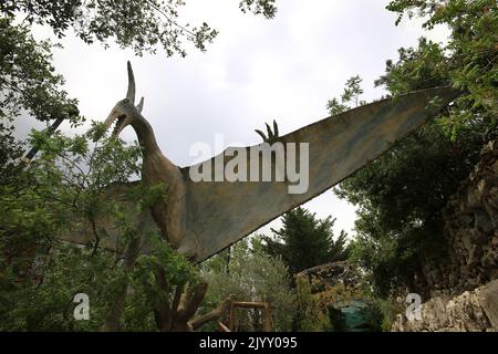 Ajaltoun, Liban - 14 août 2022. Satue d'un dinosaure Pteranodon dans le parc Dino City Park à Ajaltoun, Liban. Banque D'Images