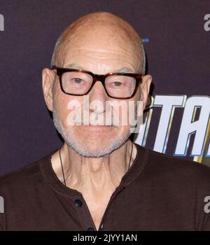 Los Angeles, États-Unis. 08th septembre 2022. Patrick Stewart arrive au tapis rouge de la célébration Star Trek qui a eu lieu au centre culturel Skirball de Los Angeles, en Californie, jeudi, 8 septembre 2022 . (Photo de Juan Pablo Rico/Sipa USA) crédit: SIPA USA/Alay Live News Banque D'Images