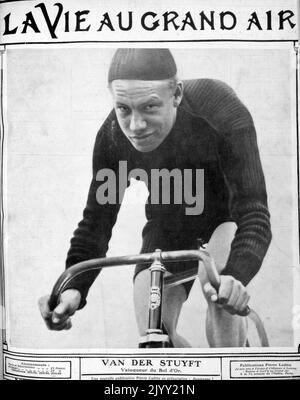 Arthur Vanderstuyft (1883 - 1956), cycliste belge. Il a participé à des courses automobiles dans la catégorie des professionnels et a remporté trois médailles aux championnats du monde en 1904, 1906 et 1908. En tant que cycliste de route, il a participé à dix courses de six jours et a terminé deux fois en deuxième position : en 1904 à New York et en 1912 à Bruxelles. Banque D'Images