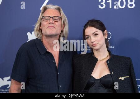 Andrew Dominik et Ana de Armas assistent à la séance photo de 'Blonde' au Festival international du film de Venise 79th sur 08 septembre 2022 à Venise, en Italie. Photo: Paolo Cotello/imageSPACE/Sipa USA Banque D'Images