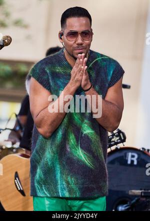 NEW YORK, NY, États-Unis - 22 JUILLET 2022 : Roméo Santos se produit sur la série de concerts « Today » Show de NBC à Rockefeller Plaza. Banque D'Images