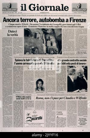 Première page du journal italien 'il Giornale' du 28 mai 1993. Le titre lit "encore la terreur, une voiture piégée à Florence. Cinq morts et 29 blessés, qui ont dévasté l'Académie de géographie. Banque D'Images