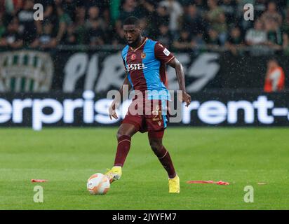 BUDAPEST, HONGRIE - SEPTEMBRE 08 : Djaniny de Trabzonsper contrôle le ballon lors du match H de l'UEFA Europa League entre Ferencvaros et Trabzonsper à l'arène de Groupama sur 8 septembre 2022 à Budapest, en Hongrie. Banque D'Images